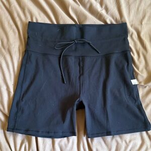 Vuori Women's Black Bike Shorts